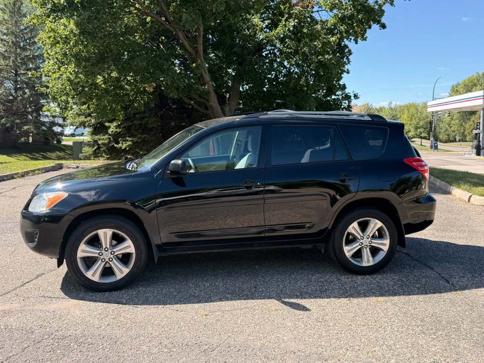 2012 Toyota RAV4, photo 3 of 10