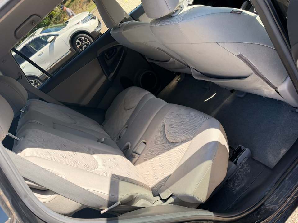 2012 Toyota RAV4, photo 7 of 10