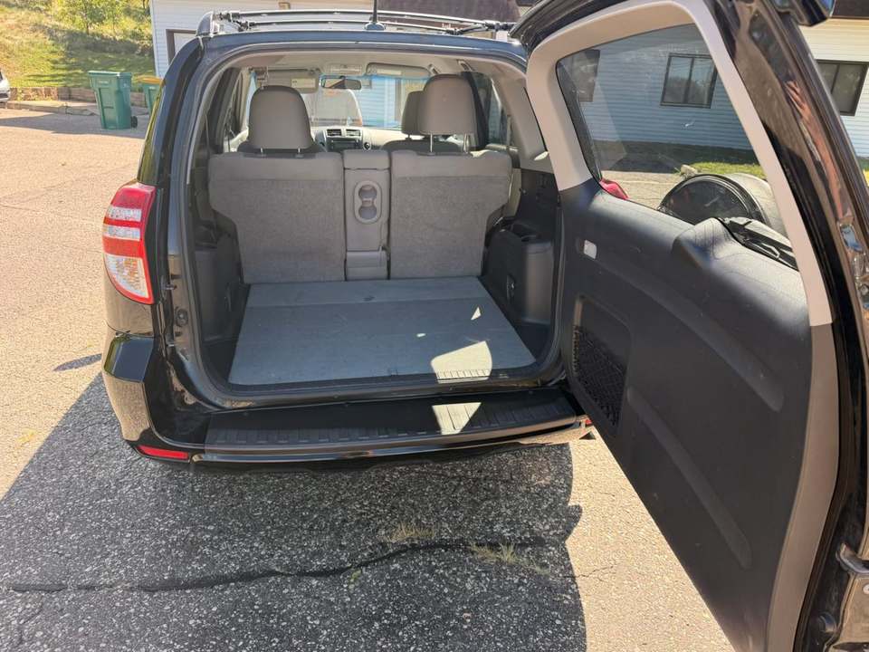 2012 Toyota RAV4, photo 8 of 10
