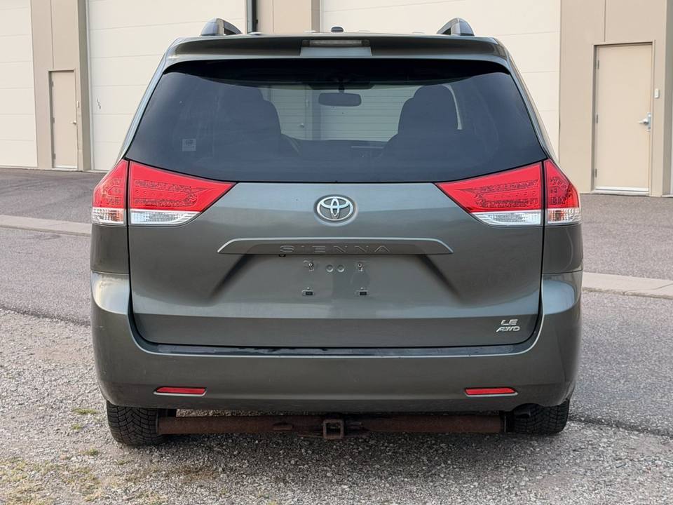 2011 Toyota Sienna, photo 5 of 10